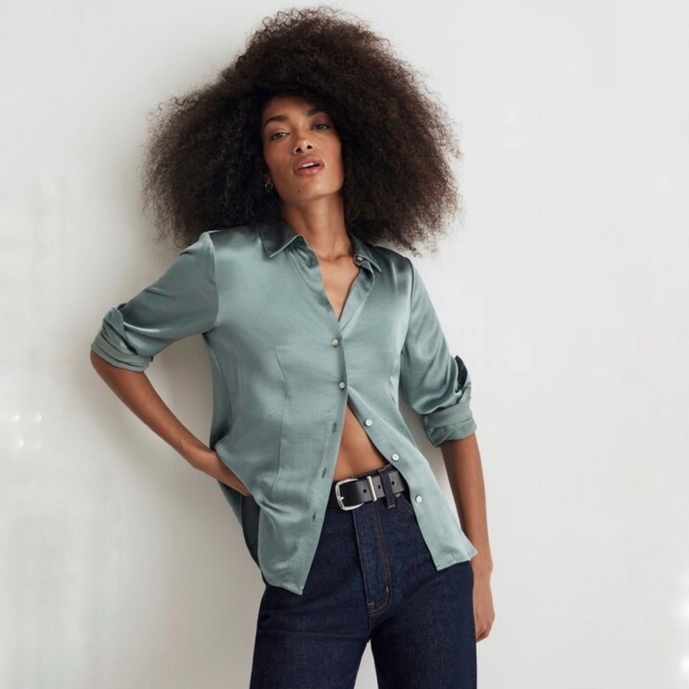 Madewell Darted Button-Up Shirt in Satin in‎ Pale Eucalyptus Size 00